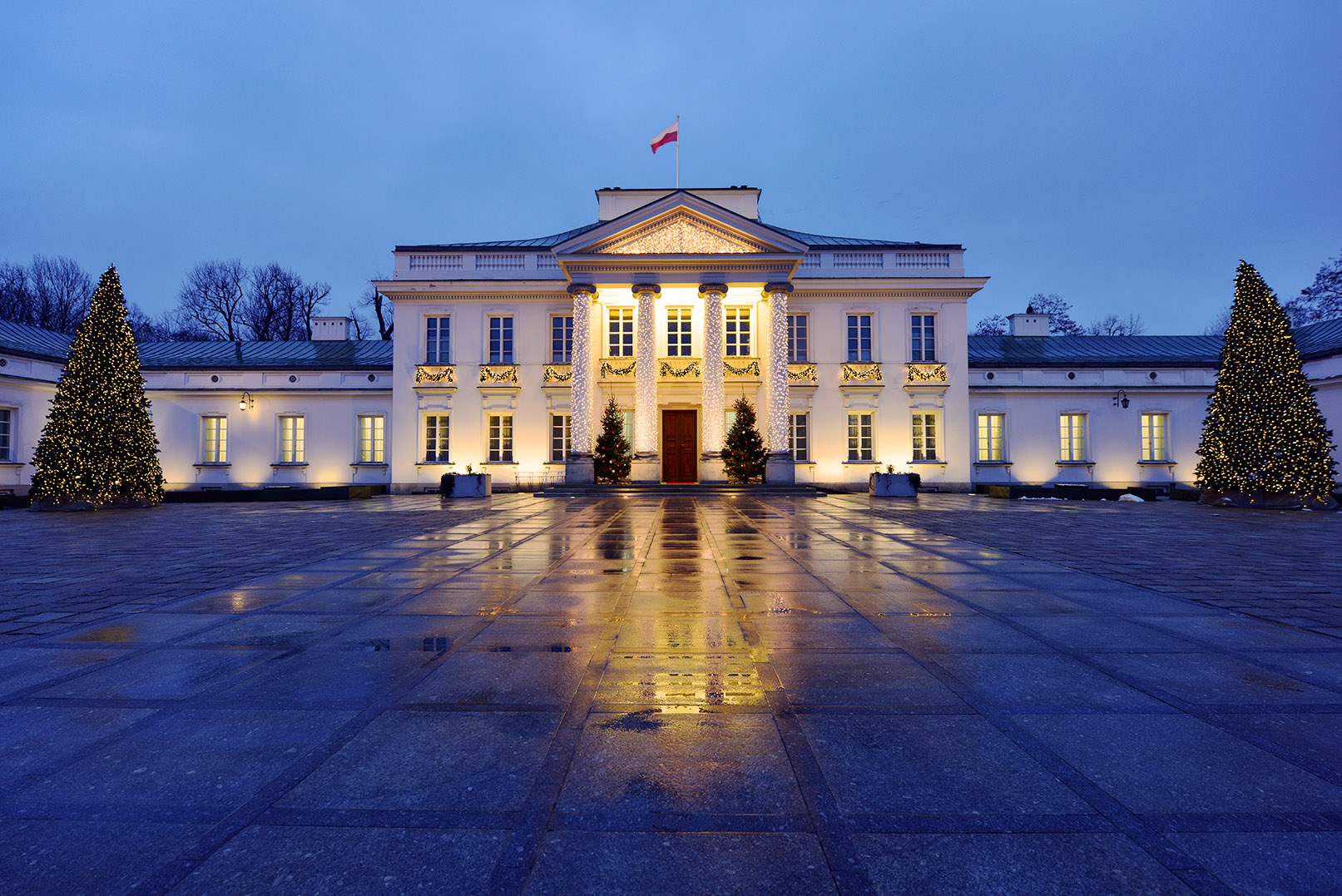 Weihnachtsbeleuchtung des Schlosses Belvedere