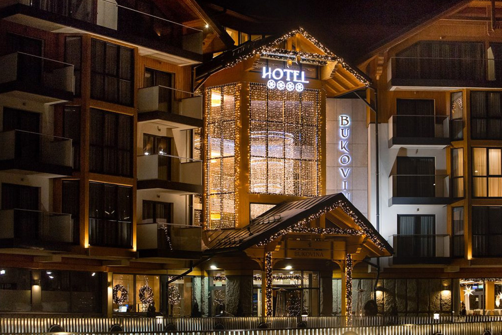 Weihnachtsbeleuchtung des Bukovina Hotels