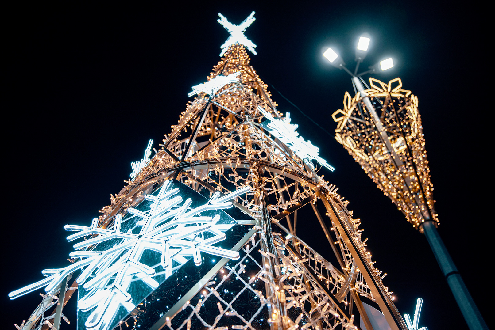 Weihnachtsdekoration des Stadtraums