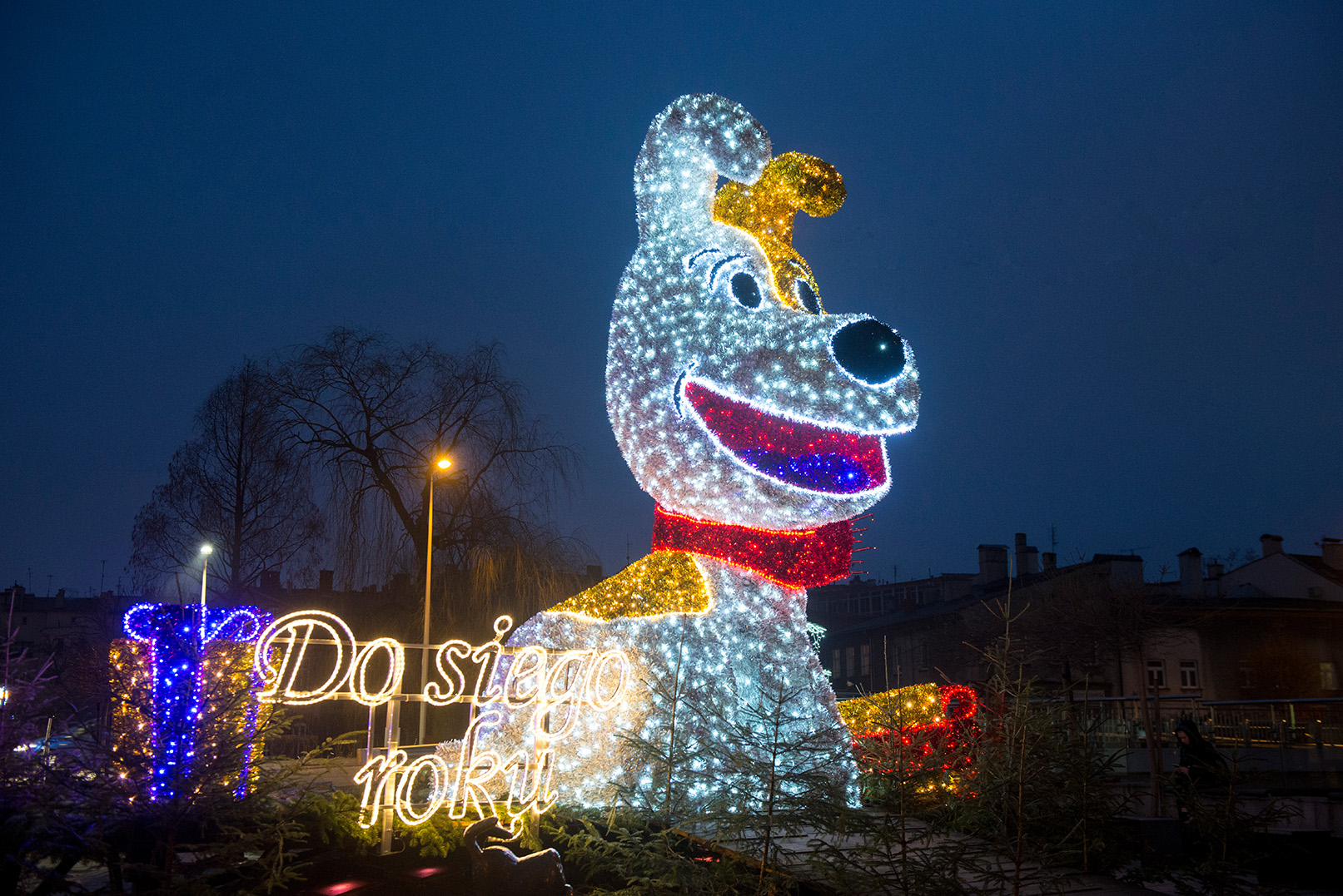 Weihnachtsfigur von Reksio 3D für das Rathaus Bielsko-Biała