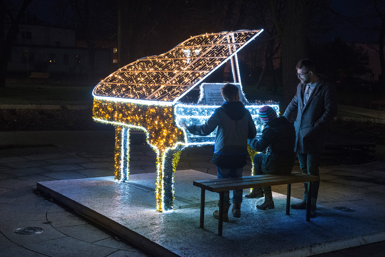 Weihnachtliche 3D-Klavierfigur für die Gemeinde Sochaczew